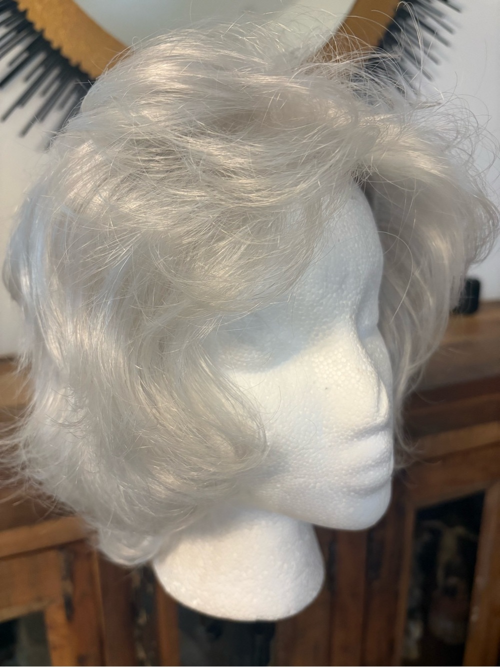 PAULA YOUNG White Synthetic Smooth Curly Large Cap Wig! Never worn. Basic Cap